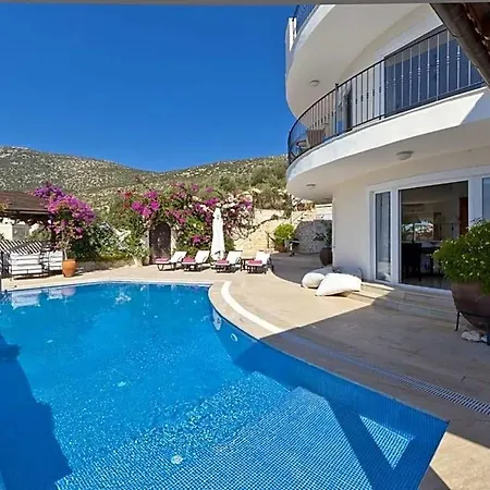 Sleeps 8 Pool Air Con Wifi