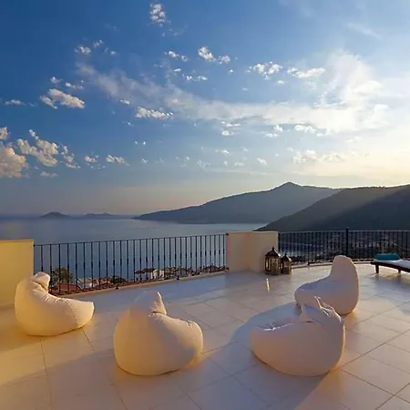 Villa Sleeps 8 Pool Air Con Wifi *