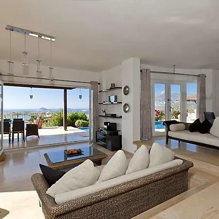 Sleeps 8 Pool Air Con Wifi Villa