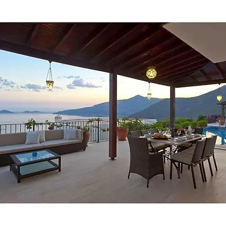 Villa Sleeps 8 Pool Air Con Wifi