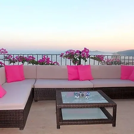 Sleeps 8 Pool Air Con Wifi Villa
