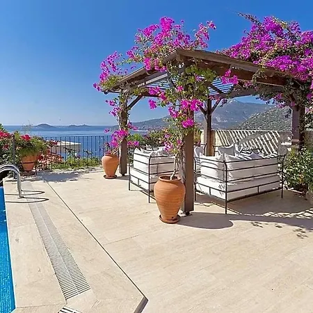 Sleeps 8 Pool Air Con Wifi